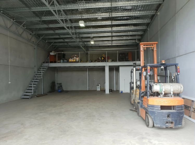 Click to view all images Unit 3/25 Amsterdam Circuit Wyong NSW 2259 - Image 2