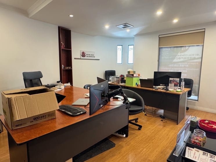 Click to view all images 2/176 Newcastle Street Perth WA 6000 - Image 2