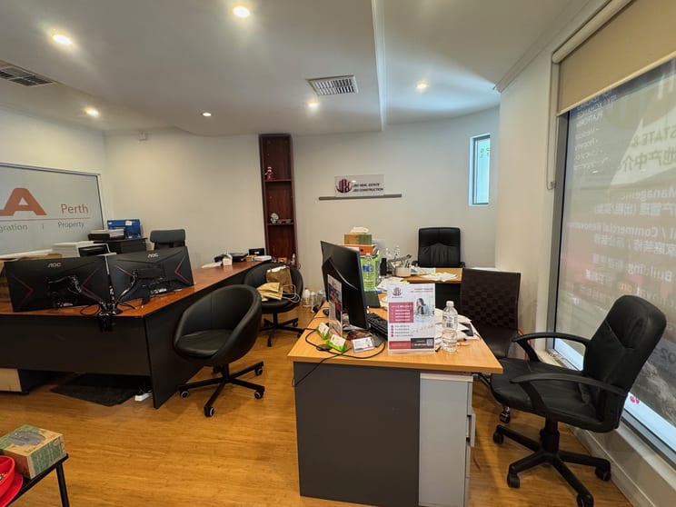 Click to view all images 2/176 Newcastle Street Perth WA 6000 - Image 3