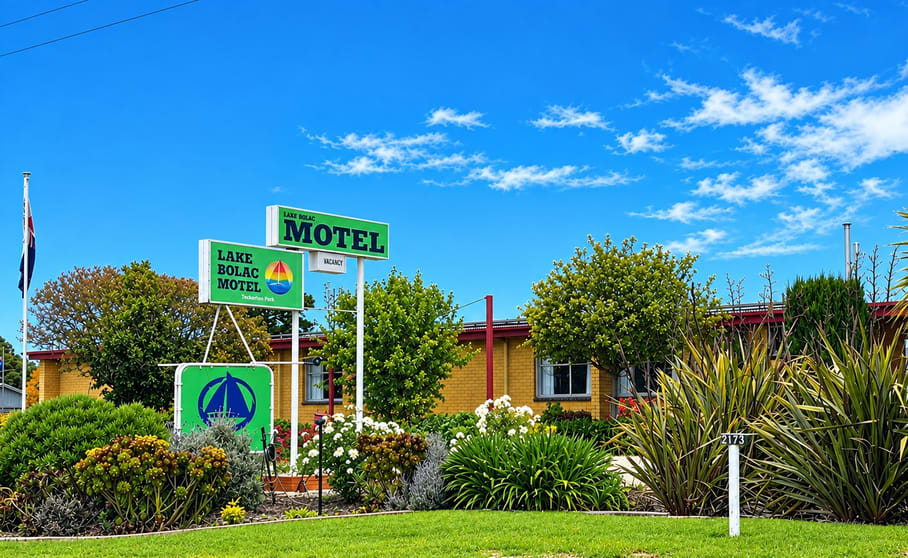 Click to view all images 2173 Glenelg Highway Lake Bolac VIC 3351 - Image 1