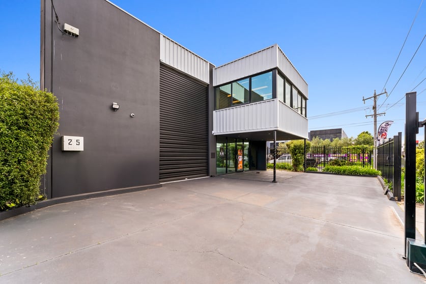 Click to view all images 25 Orange Street Williamstown North VIC 3016 - Image 2