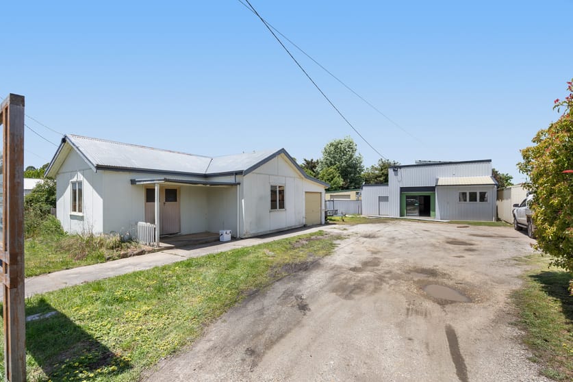 11 Willoby Street Beaufort VIC 3373 - Image 1