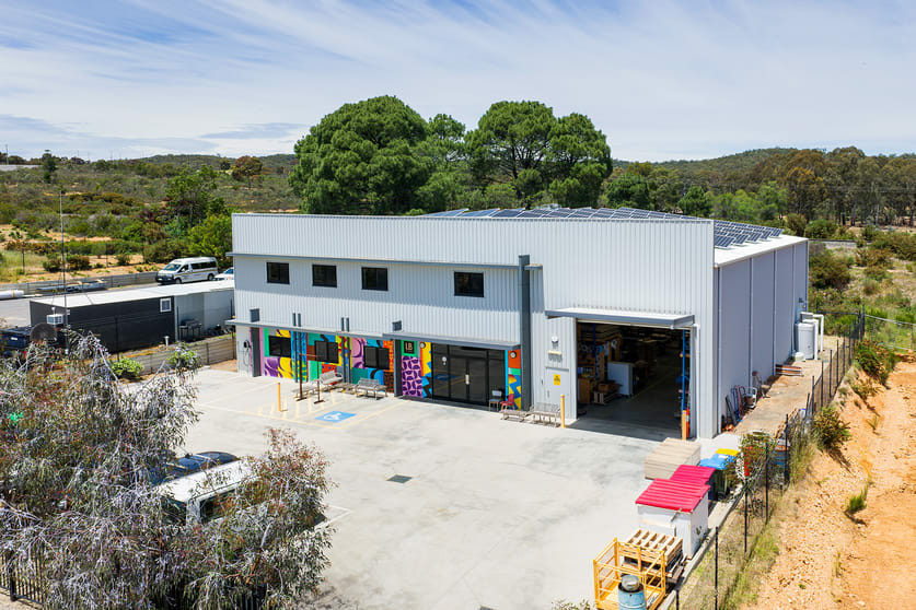 Click to view all images 15 Fitzgeralds Close Castlemaine VIC 3450 - Image 2