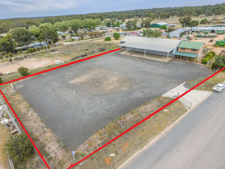 Click to view all images 22-28 Red Gum Street Narrandera NSW 2700 - Image 2