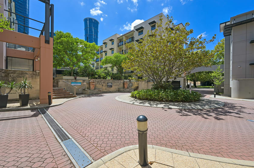 Click to view all images 4/110 Mounts Bay Road Perth WA 6000 - Image 1