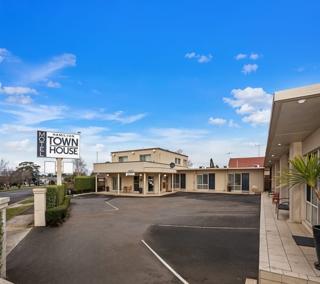 Hamilton VIC 3300 - Image 1