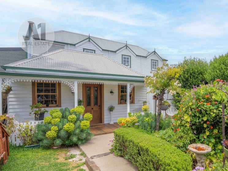 Click to view all images 7 Tyers Street Portland VIC 3305 - Image 2