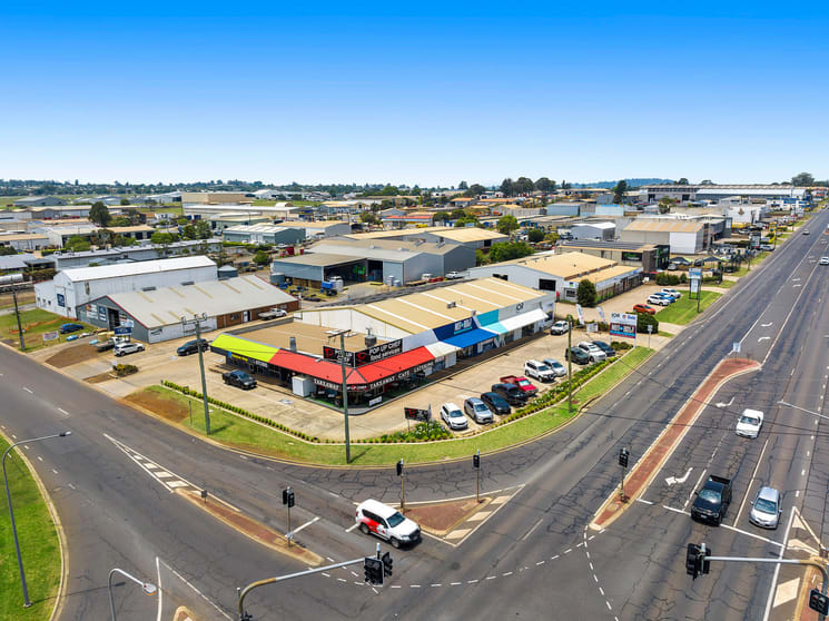 Click to view all images 347-349 Taylor Street Wilsonton QLD 4350 - Image 1