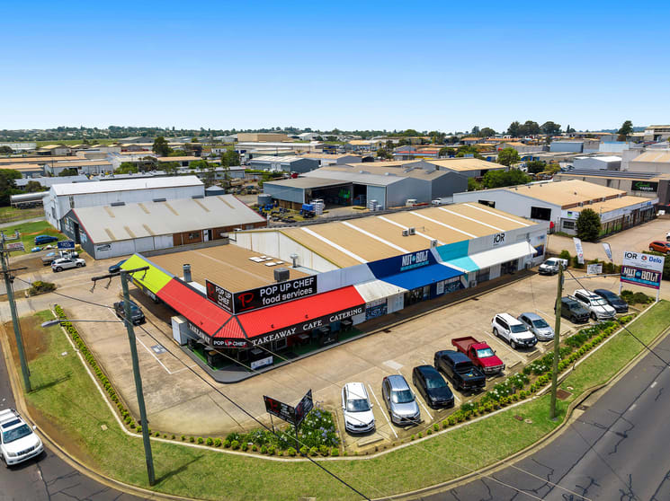 Click to view all images 347-349 Taylor Street Wilsonton QLD 4350 - Image 2