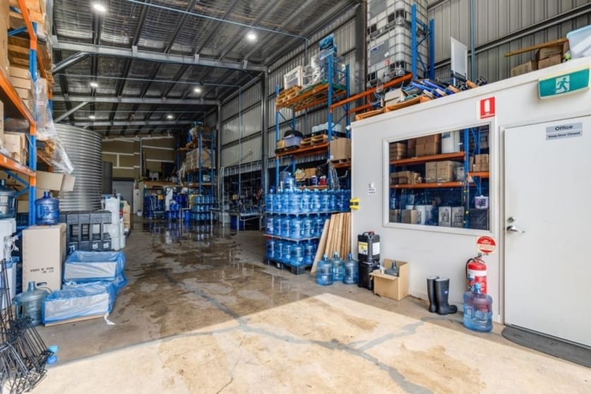 Click to view all images 19 Croft Crescent Harristown QLD 4350 - Image 3