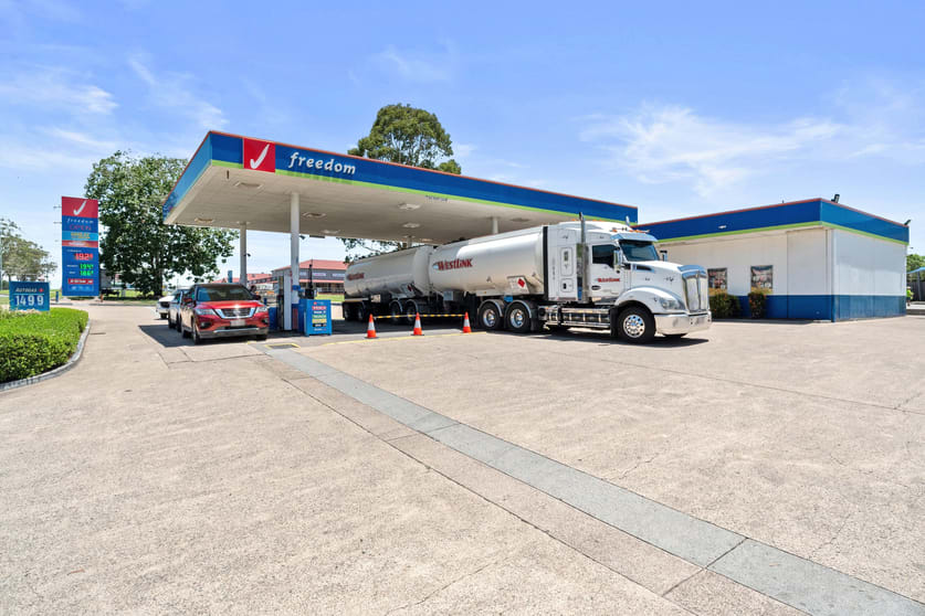 Click to view all images 181 Kruger Parade Redbank Plains QLD 4301 - Image 3