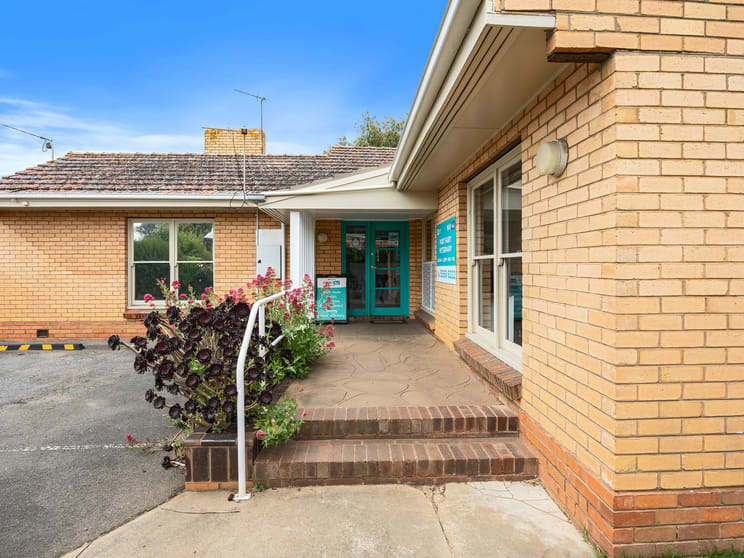 Click to view all images 92 Princes Highway Port Fairy VIC 3284 - Image 3