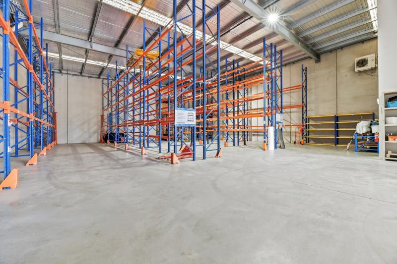 Click to view all images 7 Astro Court Hallam VIC 3803 - Image 2