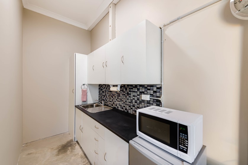Click to view all images 25 Rosie Place Altona VIC 3018 - Image 3