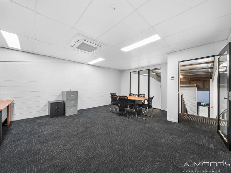 Click to view all images 14/14 JIJAWS STREET Sumner QLD 4074 - Image 3