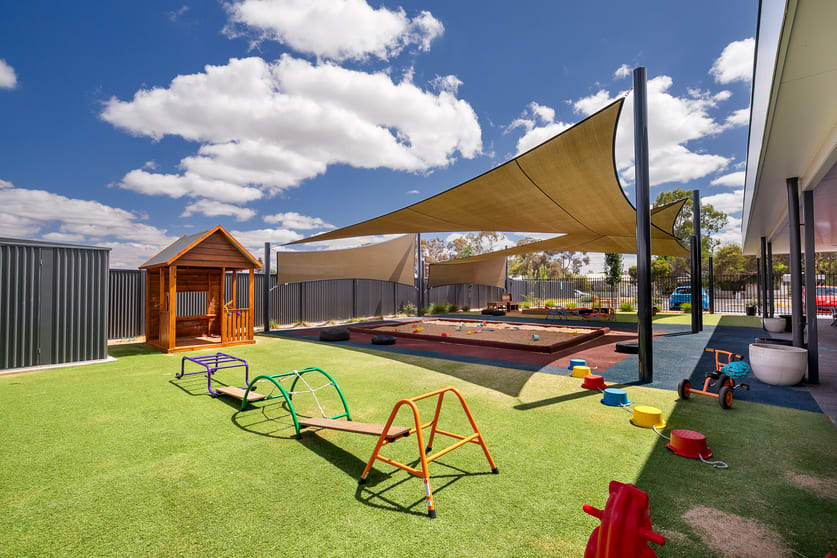 Click to view all images 97 Eighteenth St Renmark SA 5341 - Image 2