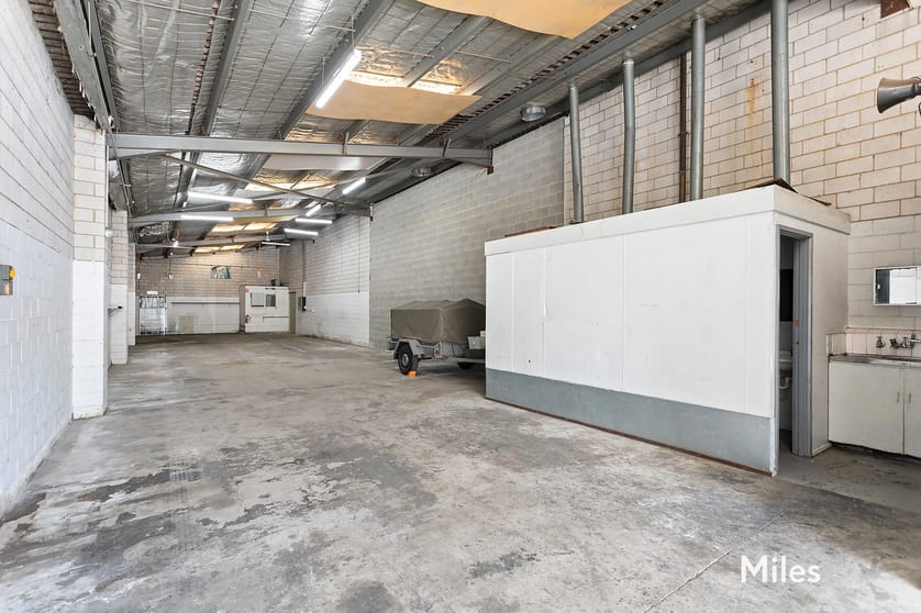 Click to view all images 2/57 Crissane Road Heidelberg West VIC 3081 - Image 2