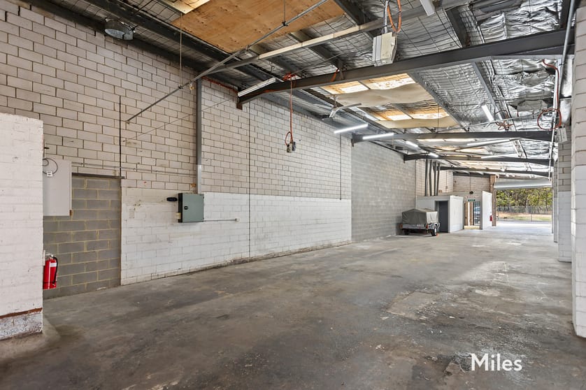 Click to view all images 2/57 Crissane Road Heidelberg West VIC 3081 - Image 3