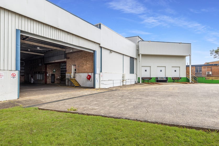 Click to view all images 6 Ayrshire Crescent Sandgate NSW 2304 - Image 2