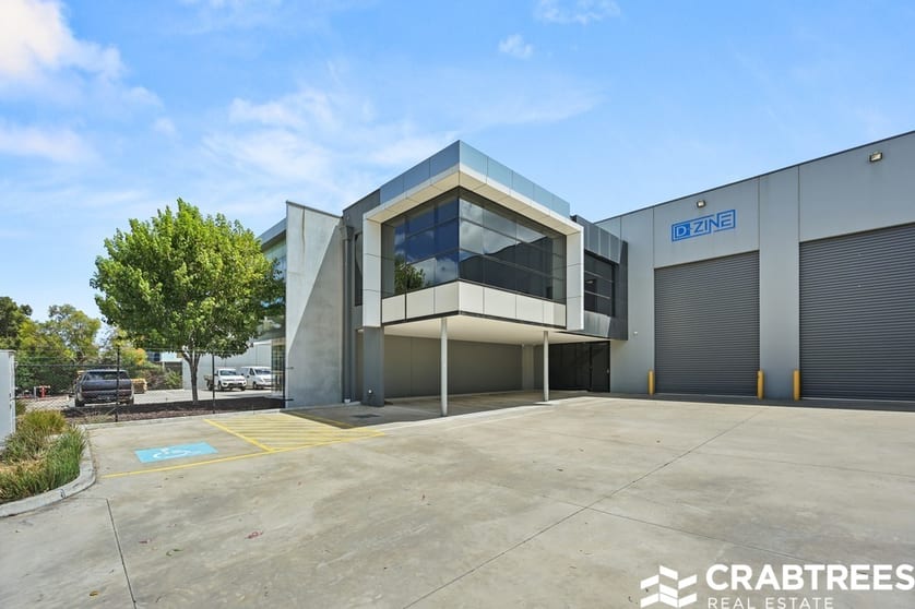Click to view all images 71 Indian Drive Keysborough VIC 3173 - Image 2
