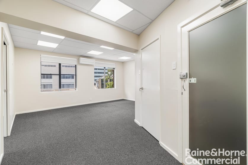 Click to view all images 3/6 Burns Road Gosford NSW 2250 - Image 2