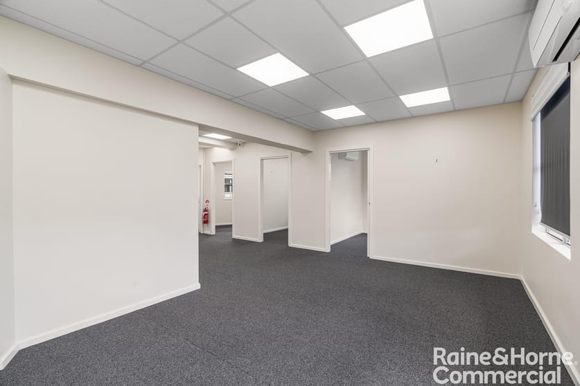 Click to view all images 3/6 Burns Road Gosford NSW 2250 - Image 3