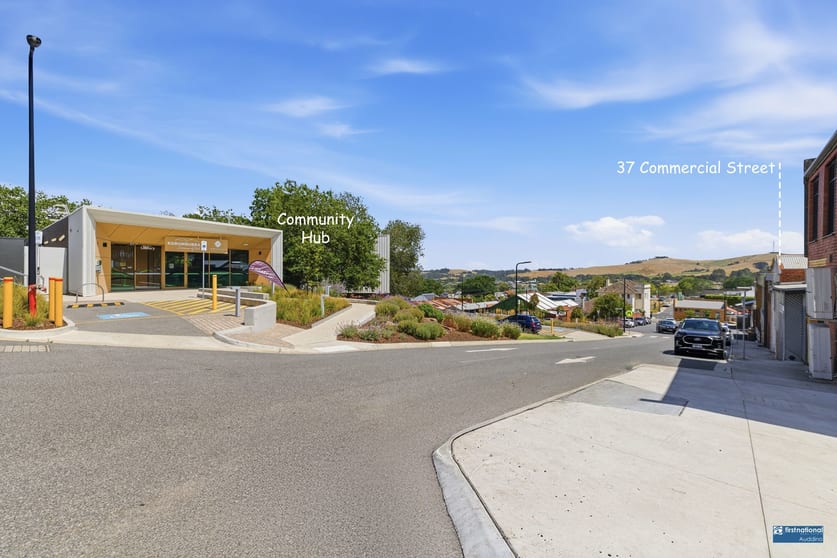 Click to view all images 37 Commercial Street Korumburra VIC 3950 - Image 2