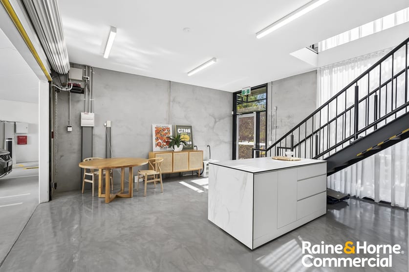 Click to view all images 2/37 McDonald Road Windsor QLD 4030 - Image 2