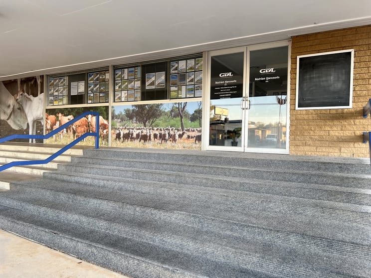 Click to view all images 117 Shamrock Street Blackall QLD 4472 - Image 2