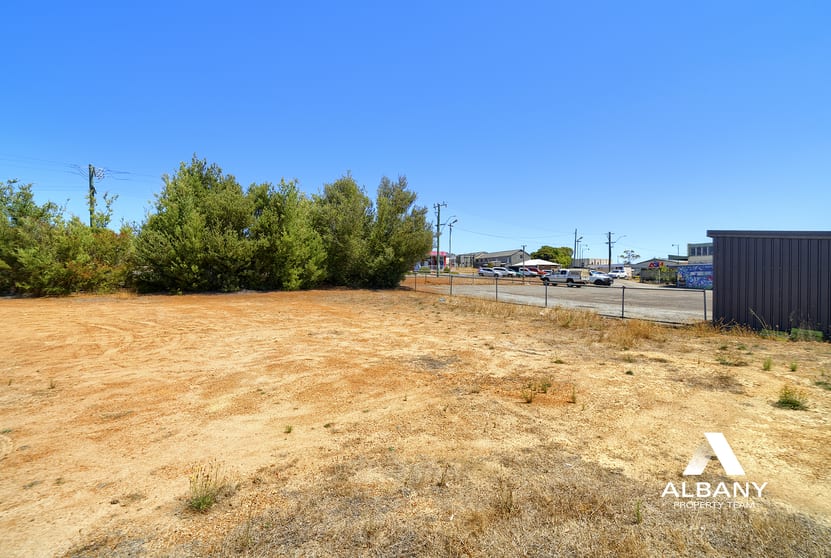 Click to view all images 8 Mount Barker Road Mount Barker WA 6324 - Image 3