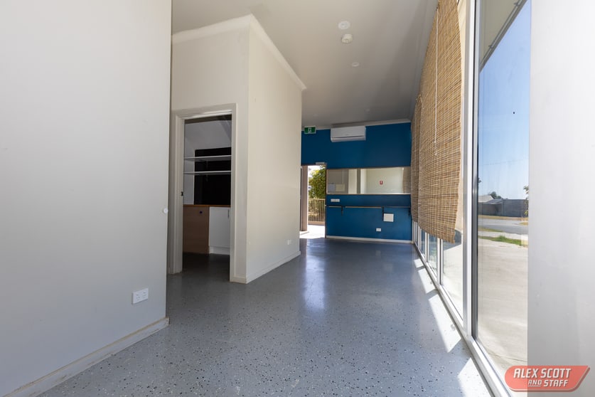 Click to view all images 2/37 Champ Elysees Esplanade Coronet Bay VIC 3984 - Image 3