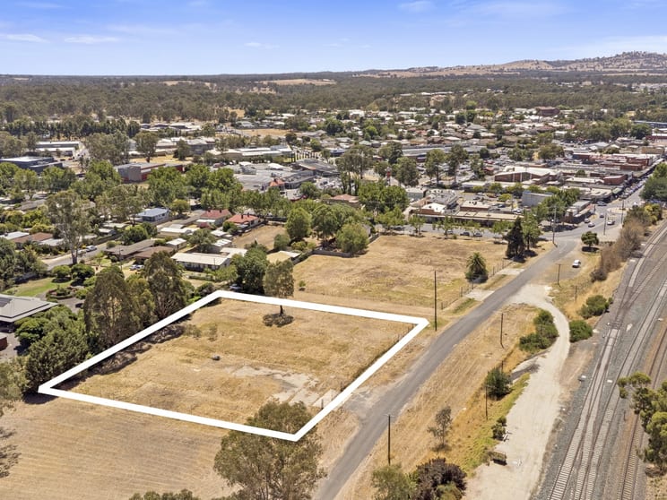 Click to view all images 122 Eliza Street Seymour VIC 3660 - Image 3