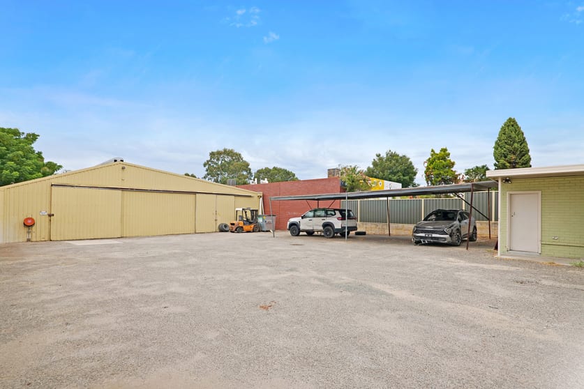 Click to view all images 17 Belmont Avenue Belmont WA 6104 - Image 3