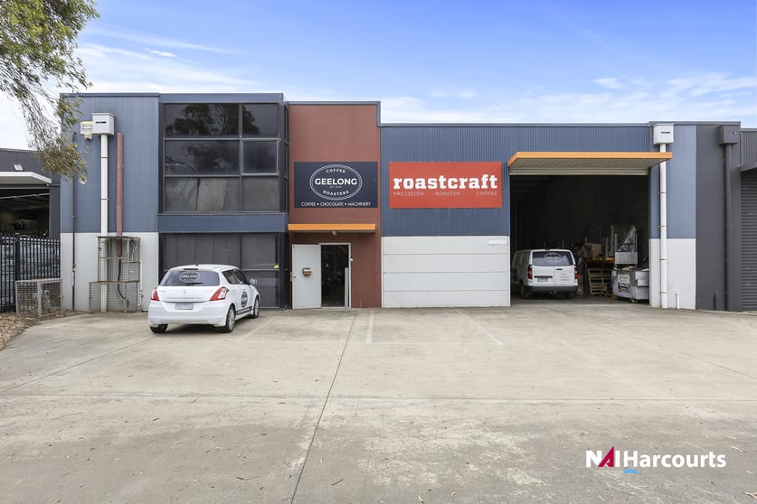 Click to view all images 42 Cowie Street North Geelong VIC 3215 - Image 1