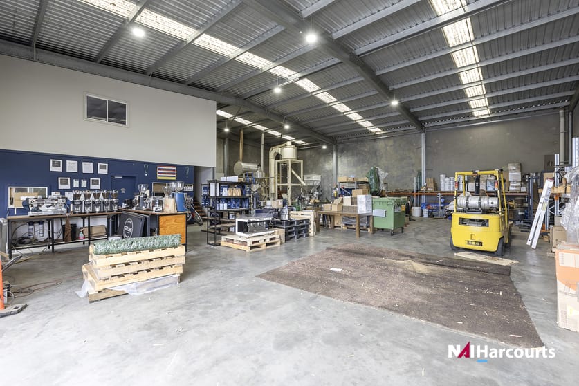 Click to view all images 42 Cowie Street North Geelong VIC 3215 - Image 2