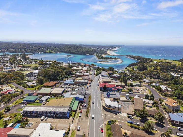 Click to view all images 1/139 Wagonga Street Narooma NSW 2546 - Image 2