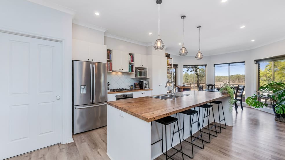 Click to view all images 9 Lewis Rd Ladys Pass VIC 3523 - Image 3