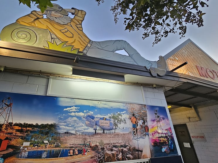 Click to view all images Lightning Ridge NSW 2834 - Image 2