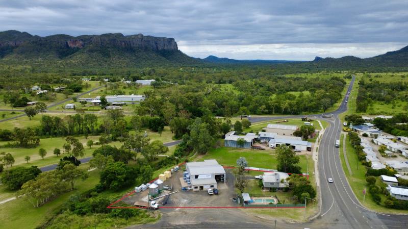 Click to view all images Unit/21 Eclipse Street Springsure QLD 4722 - Image 3