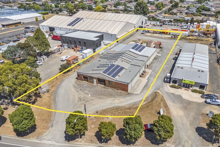 Click to view all images 505 Dowling Street Wendouree VIC 3355 - Image 1