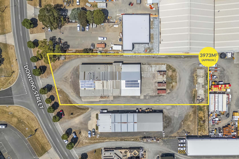 Click to view all images 505 Dowling Street Wendouree VIC 3355 - Image 2