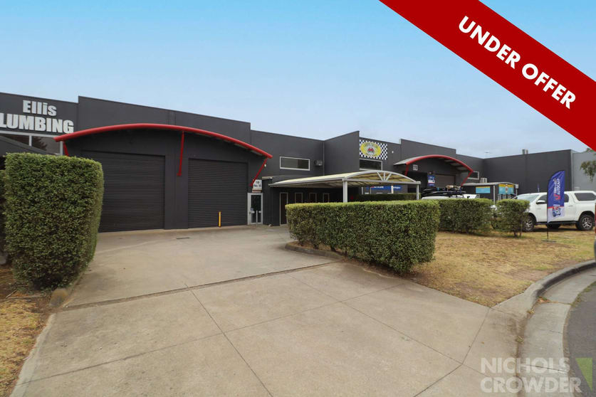 Click to view all images 1B/15 Carbine Way Mornington VIC 3931 - Image 1