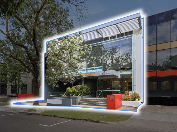 Click to view all images 19 Shierlaw Avenue Canterbury VIC 3126 - Image 2