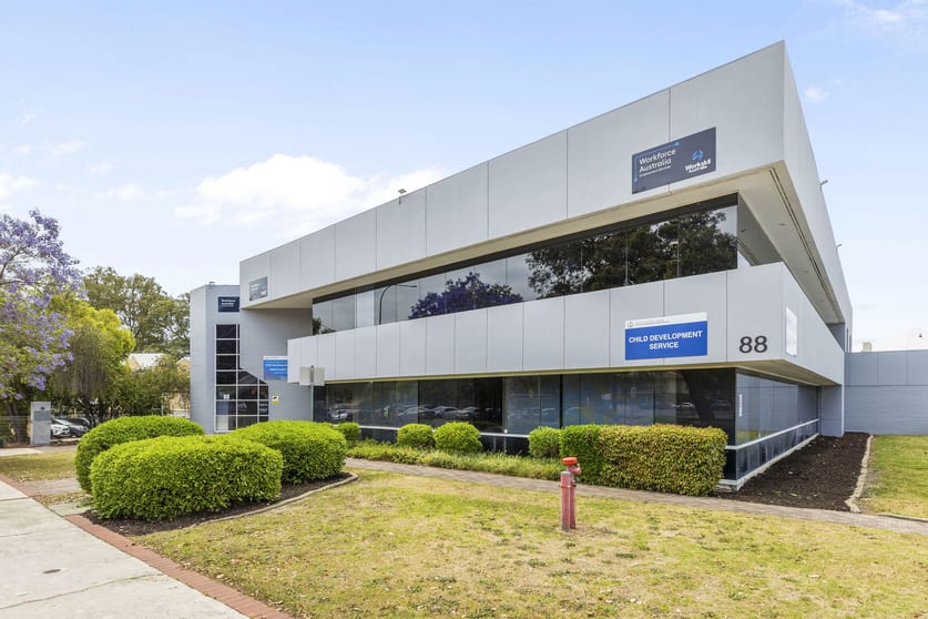 Click to view all images 88 Lissiman Street Gosnells WA 6110 - Image 2