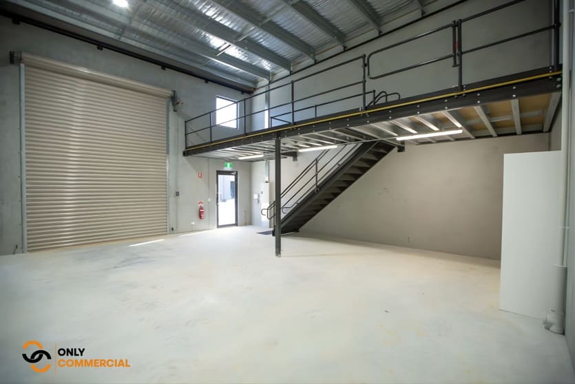 Click to view all images 17 Middle Road Hillcrest QLD 4118 - Image 2