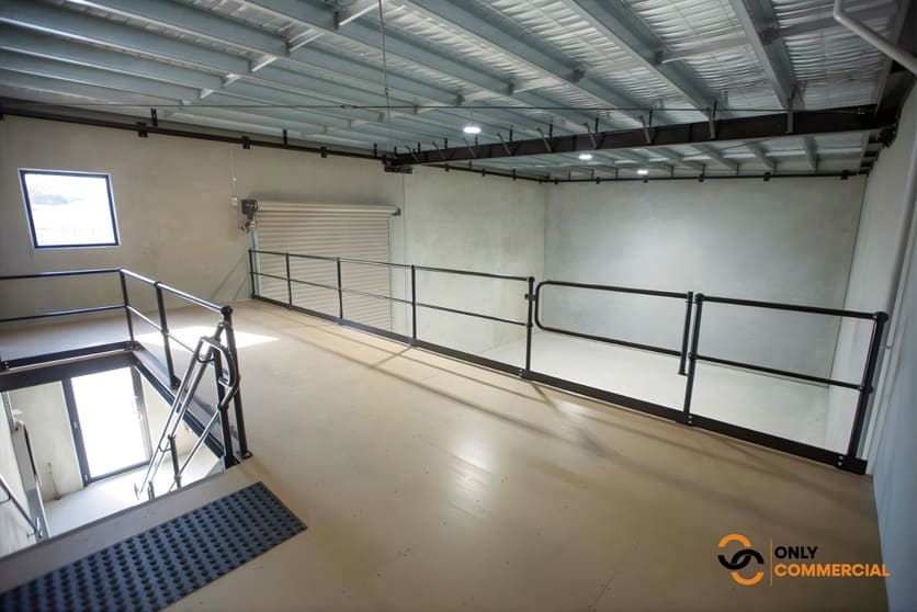 Click to view all images 17 Middle Road Hillcrest QLD 4118 - Image 3