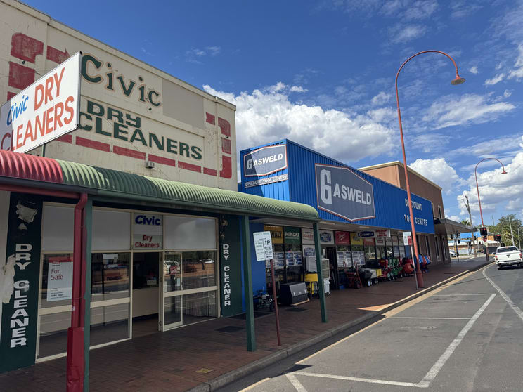 Click to view all images 128 Talbragar Street Dubbo NSW 2830 - Image 3