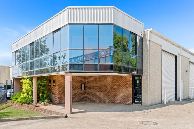Click to view all images Unit 1/14 Sheridan Close Milperra NSW 2214 - Image 2