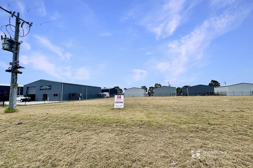 Click to view all images 108 Holloway Street Bairnsdale VIC 3875 - Image 2