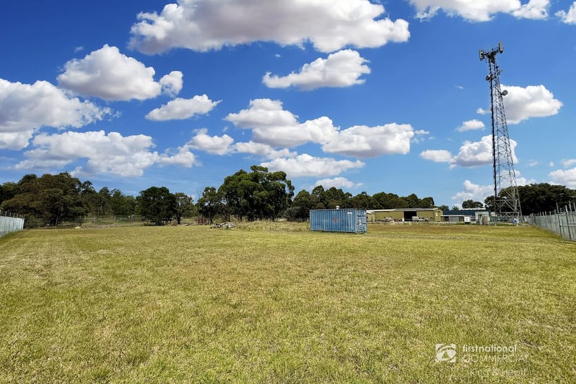 Click to view all images 20-22 Giles Street Bairnsdale VIC 3875 - Image 3